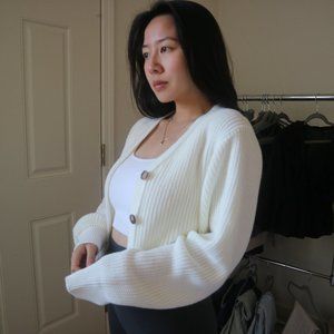 SLIM FIT WHITE CROPPED CARDIGAN (NEVER WORN)